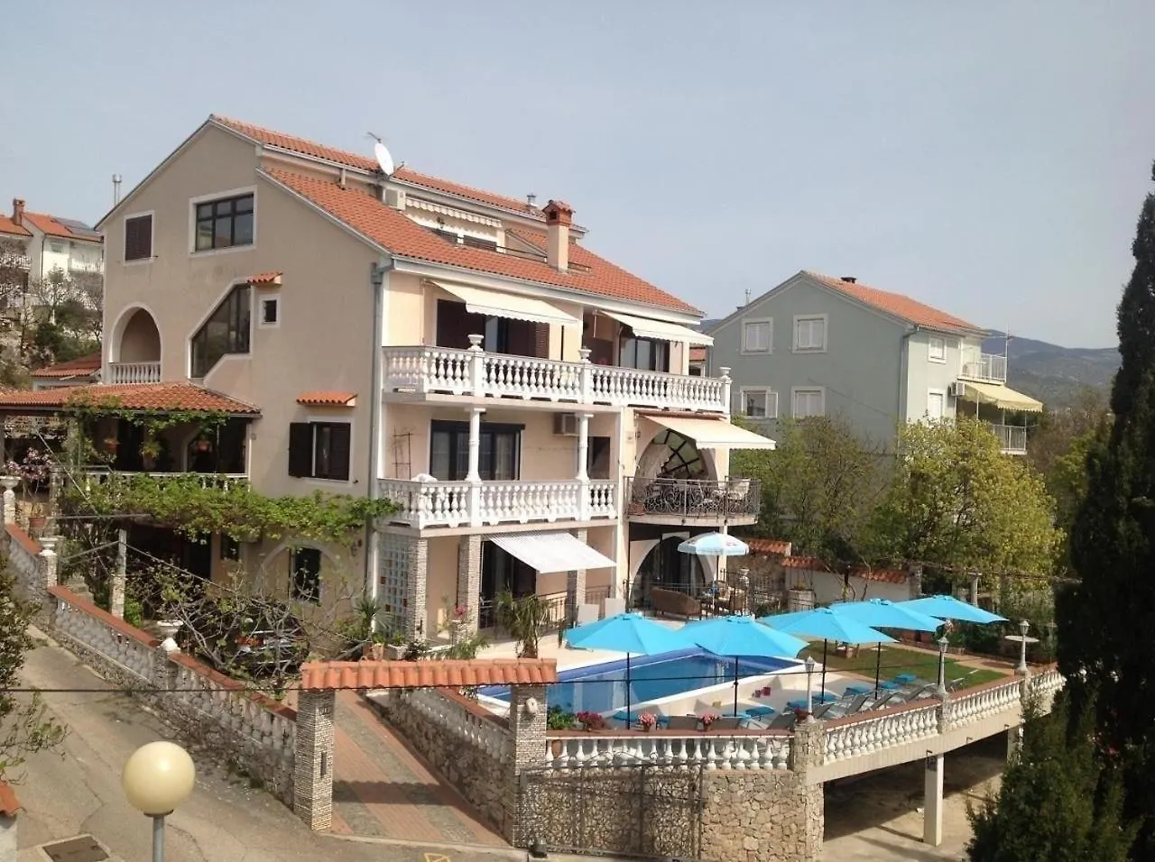 Apartment Mit Balkon- Gemeinsame Pool Und Terrasse Novi Vinodolski