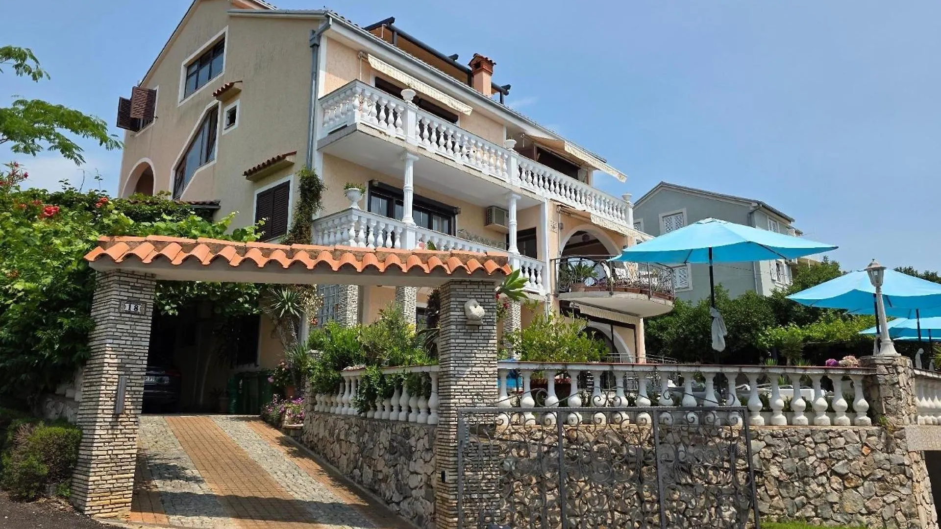 Apartment Mit Balkon- Gemeinsame Pool Und Terrasse Novi Vinodolski